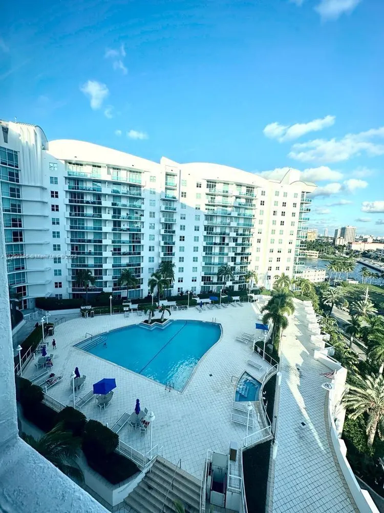 360 Condo #1125 image #27