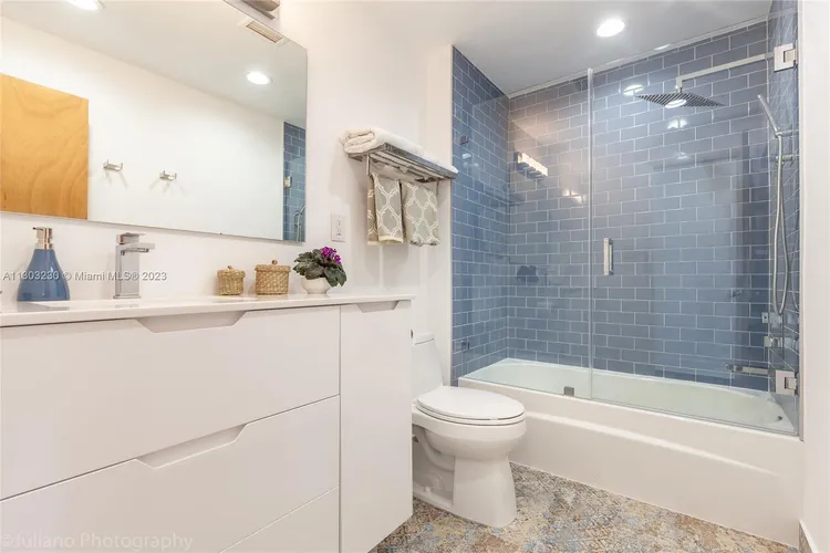 Executive #9C image #11