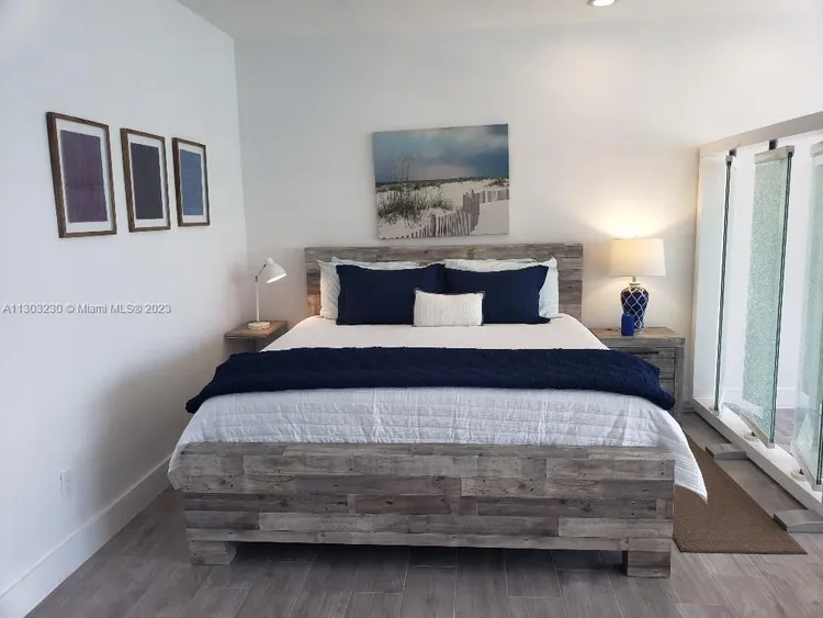 Executive #9C image #6