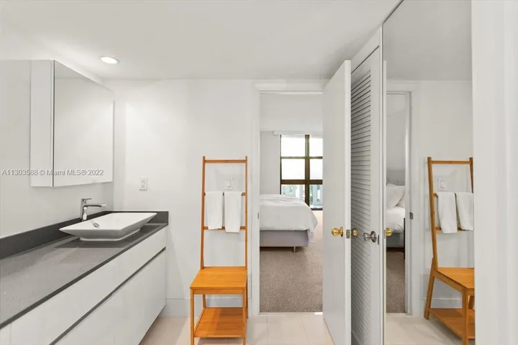 Towers of Key Biscayne #E304 image #12