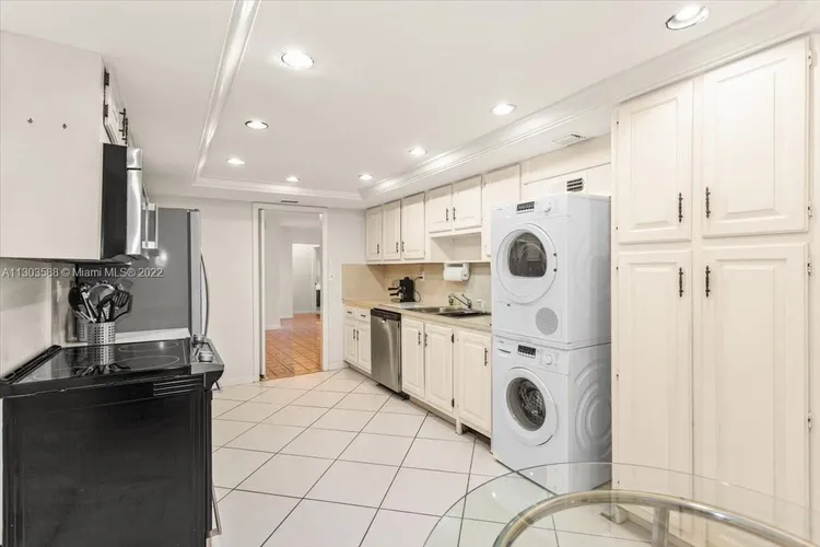 Towers of Key Biscayne #E304 image #9