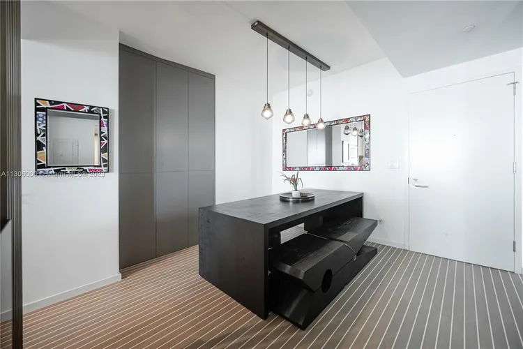 Icon Bay #2105 image #11