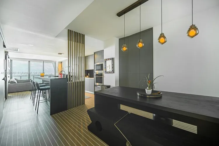 Icon Bay #2105 image #8