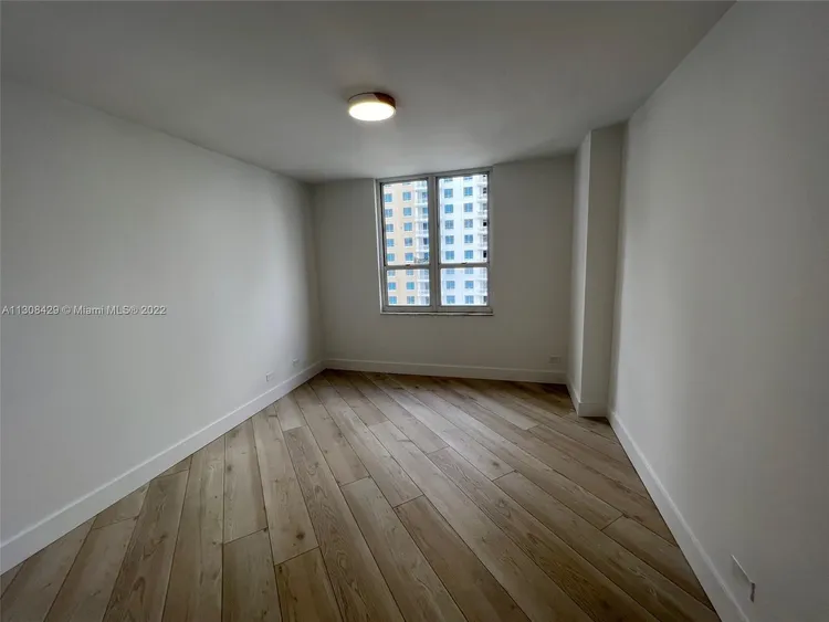 Courvoisier Courts #1709 image #11