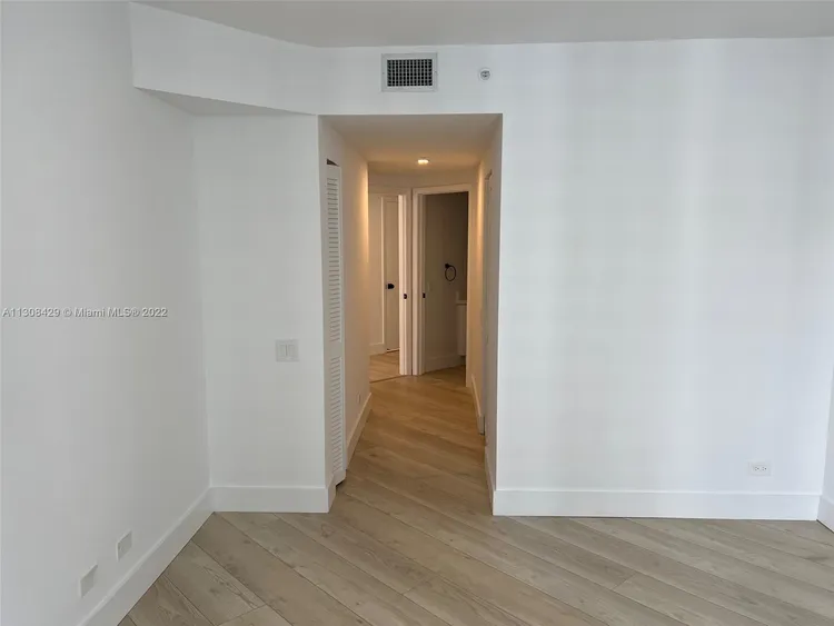 Courvoisier Courts #1709 image #13