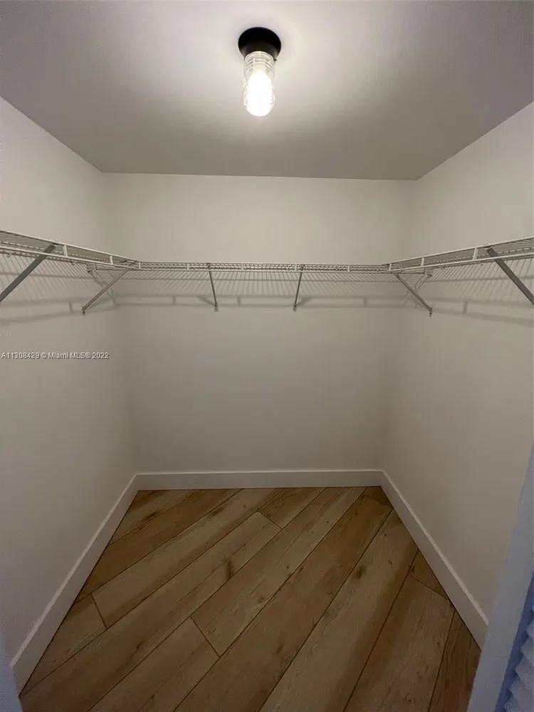 Courvoisier Courts #1709 image #18