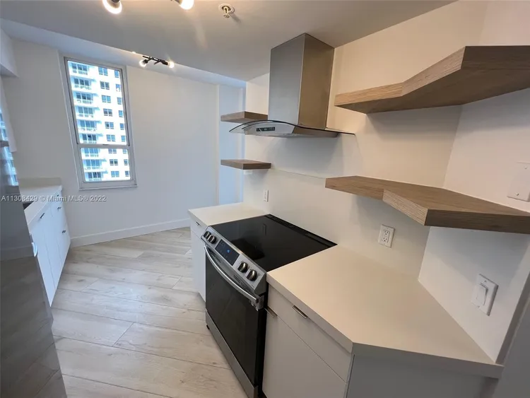 Courvoisier Courts #1709 image #7