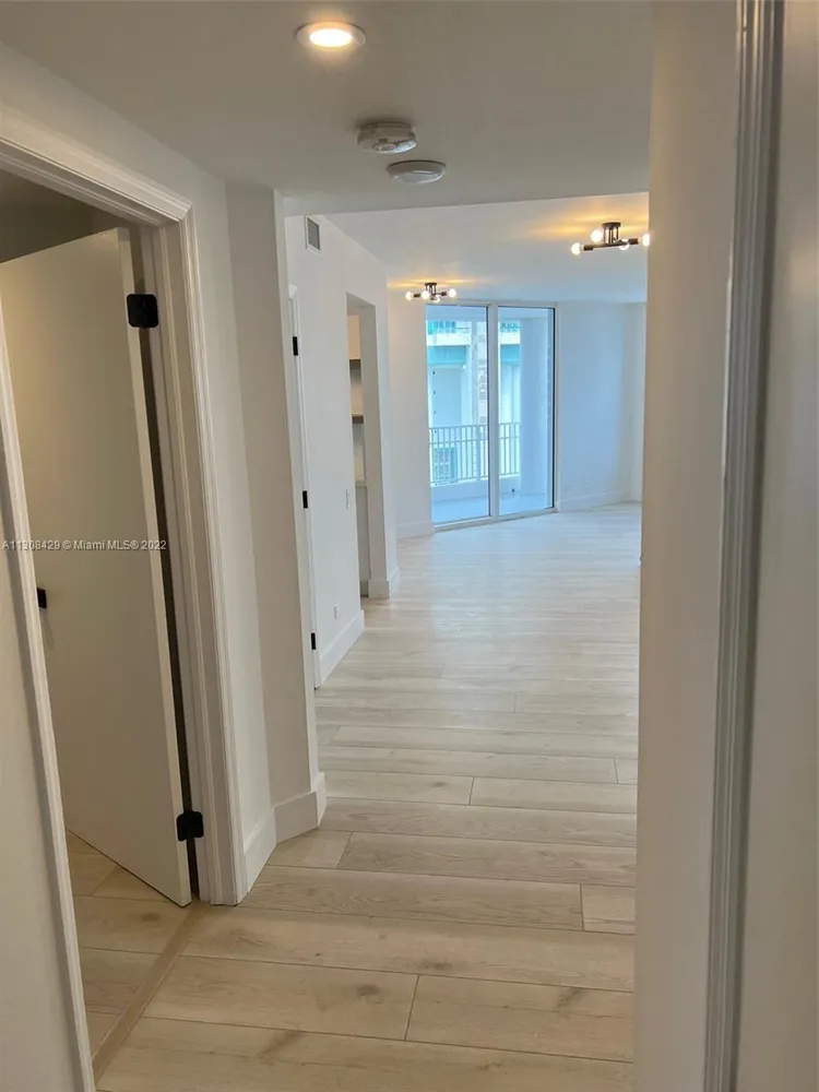 Courvoisier Courts #1709 image #9