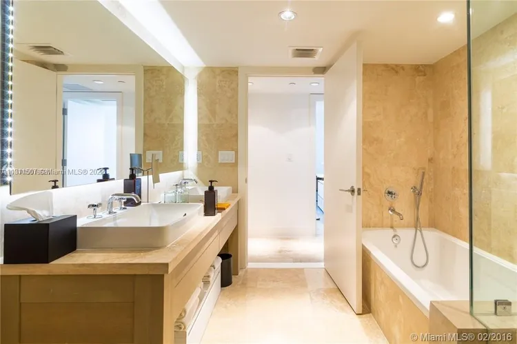 1 Hotel & Homes #911 image #9