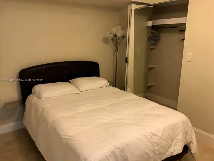 Burleigh House #822 image #10