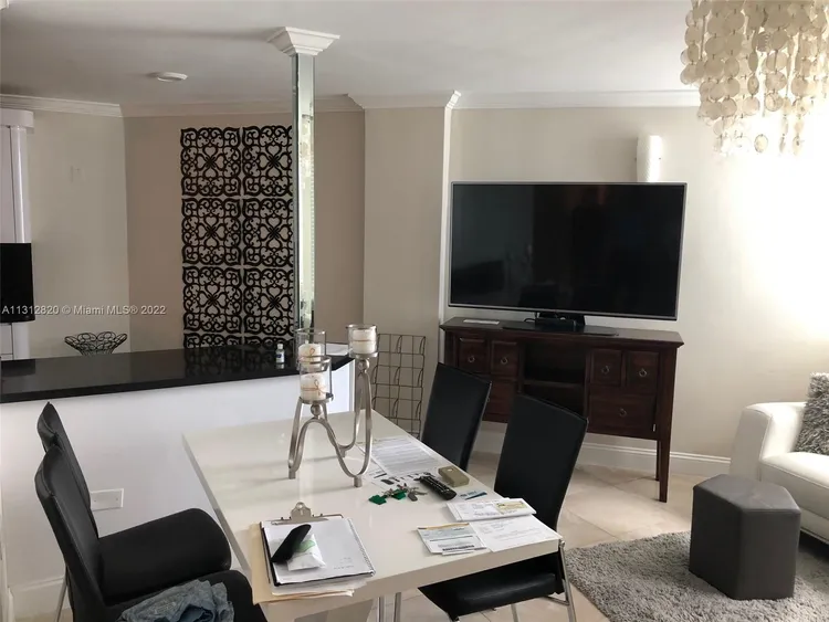 Burleigh House #822 image #12