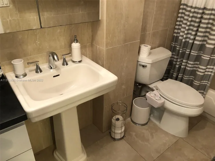 Burleigh House #822 image #6