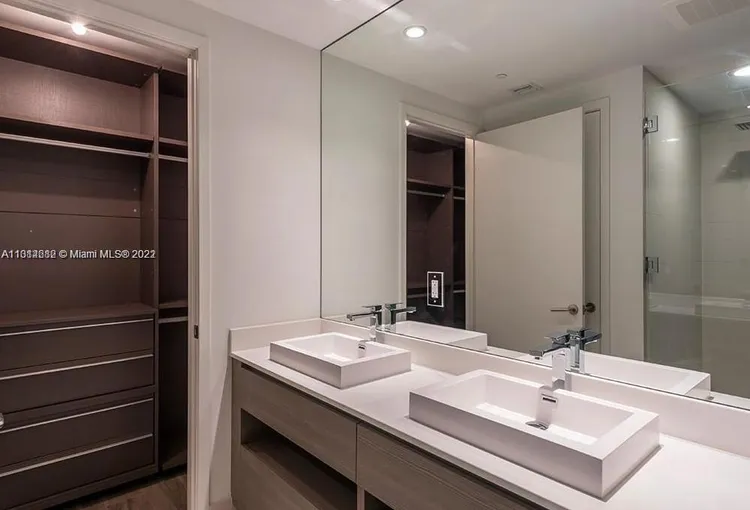 Icon Bay #908 image #10