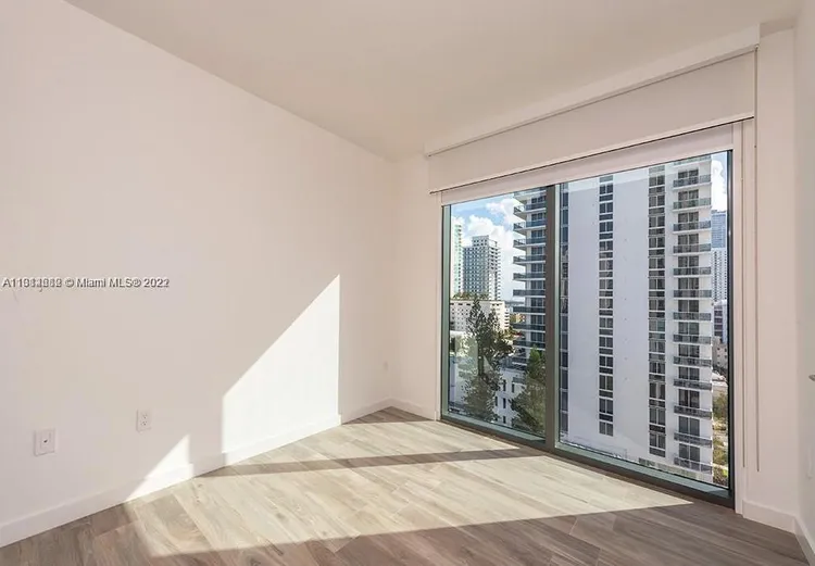 Icon Bay #908 image #12