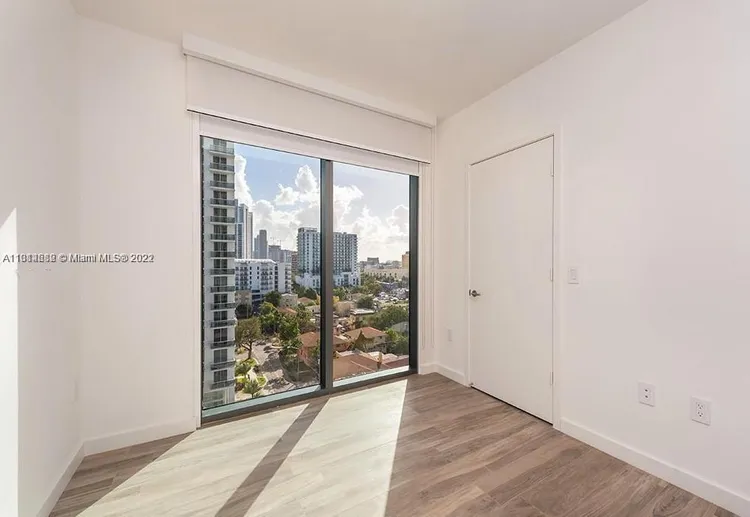 Icon Bay #908 image #13