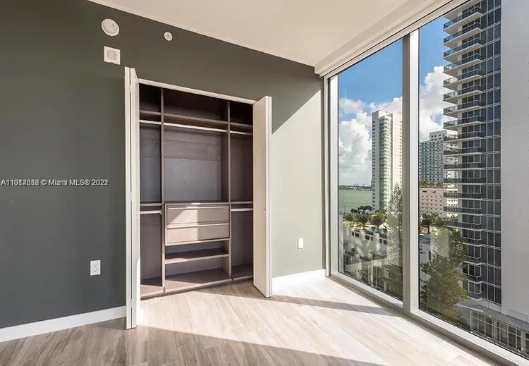 Icon Bay #908 image #7