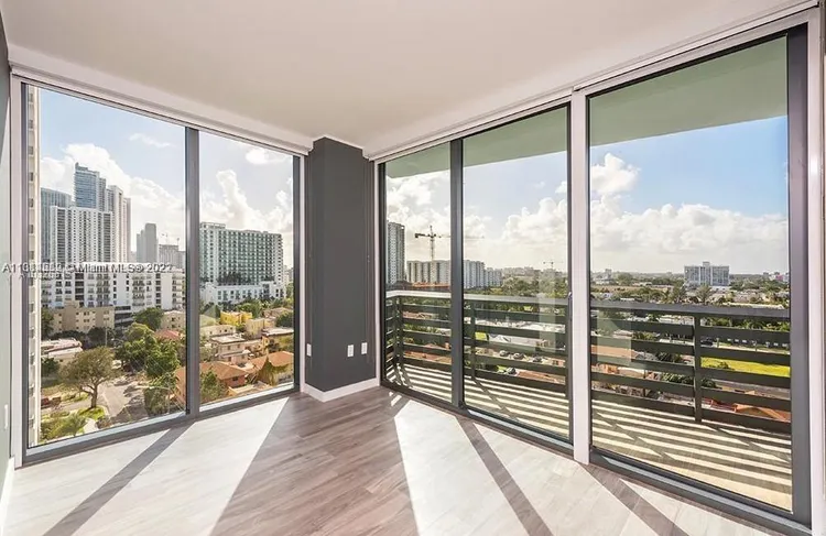 Icon Bay #908 image #8