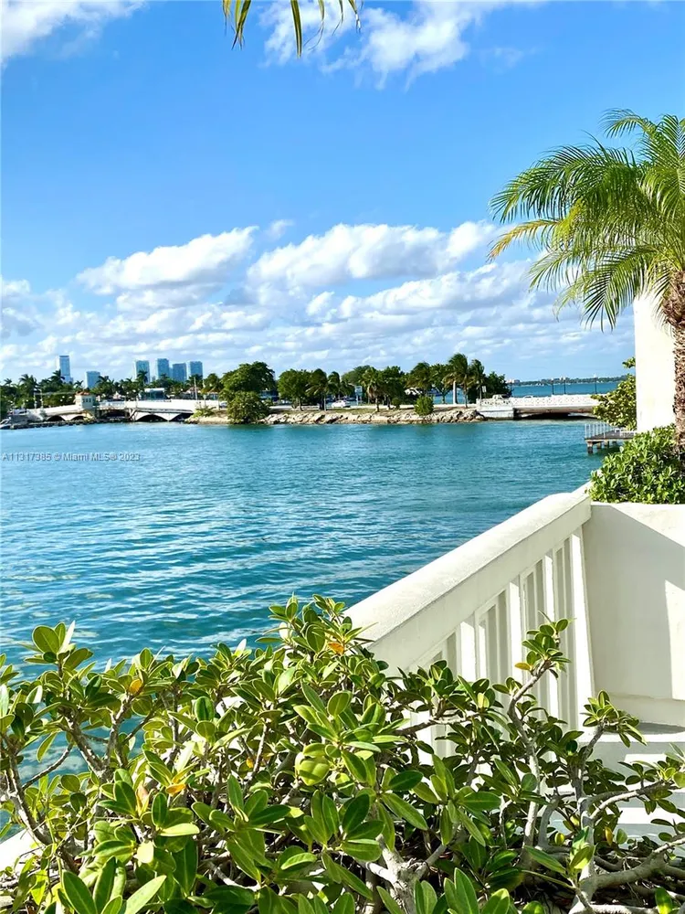 Island Terrace #3H image #15