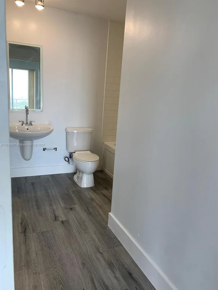 Neo Lofts #1011 image #13