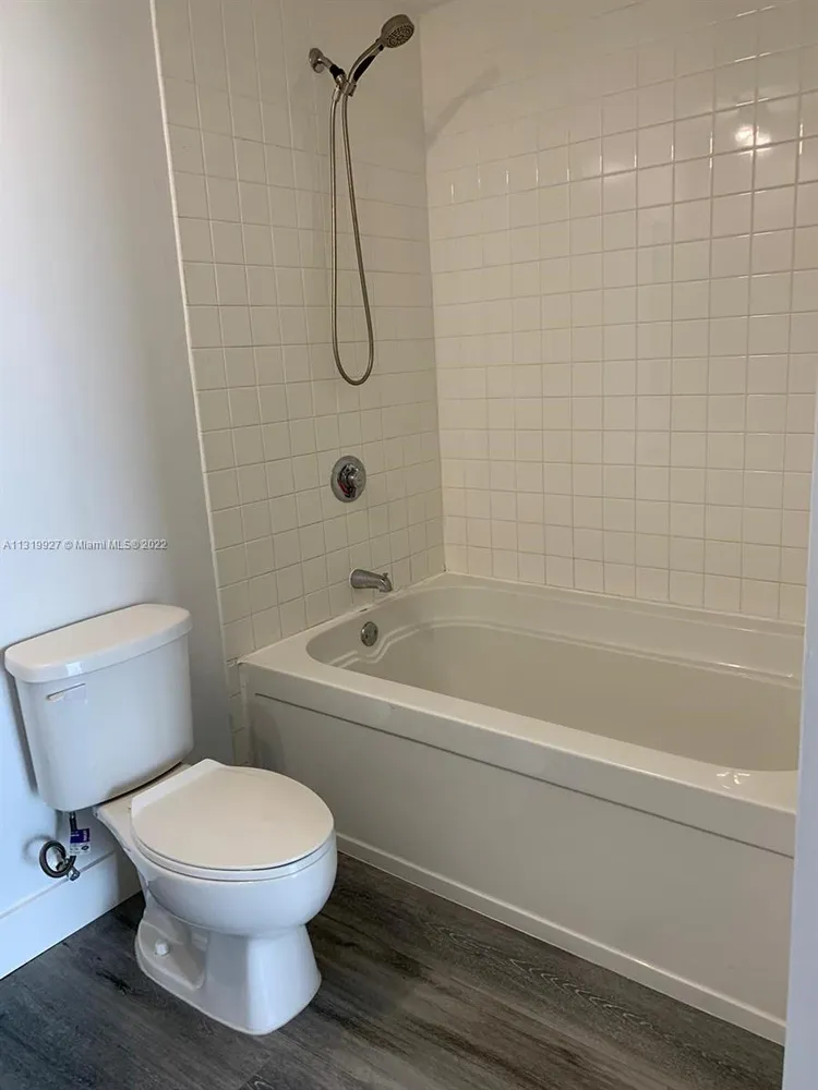 Neo Lofts #1011 image #9