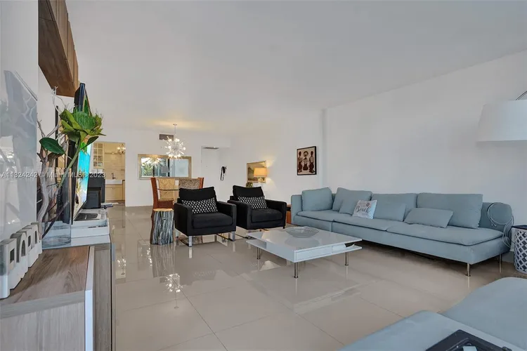 Valencia at Quadomain #301 image #10