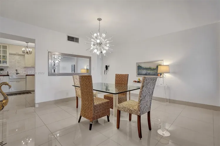 Valencia at Quadomain #301 image #11