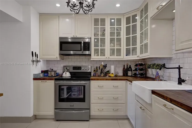 Valencia at Quadomain #301 image #12