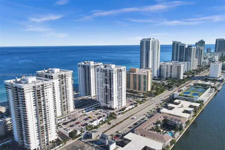 Valencia at Quadomain #301 image #36