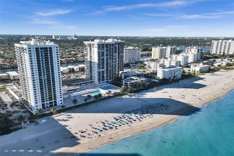 Valencia at Quadomain #301 image #38