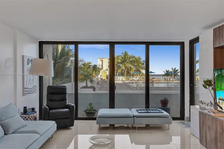 Valencia at Quadomain #301 image #8