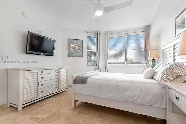 Cosmopolitan #2616 image #24