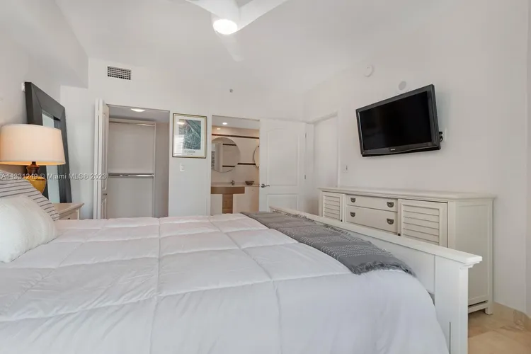 Cosmopolitan #2616 image #26