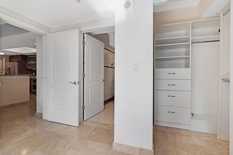 Cosmopolitan #2616 image #28