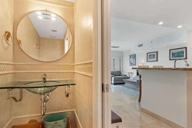 Cosmopolitan #2616 image #9