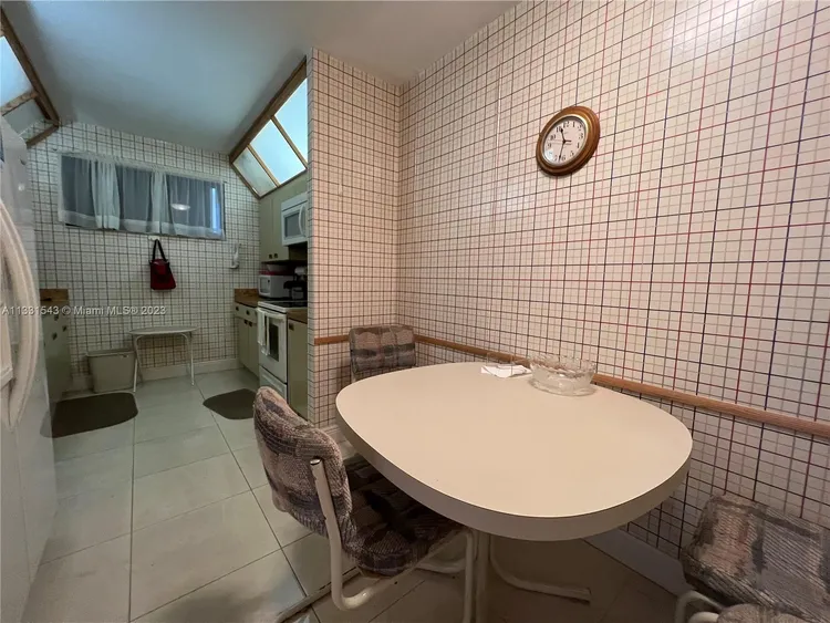 Key Colony IV Botanica #371 image #16