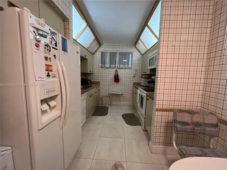 Key Colony IV Botanica #371 image #17