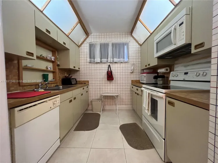 Key Colony IV Botanica #371 image #18