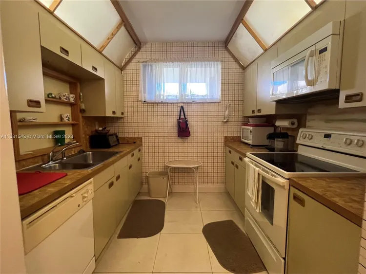 Key Colony IV Botanica #371 image #34