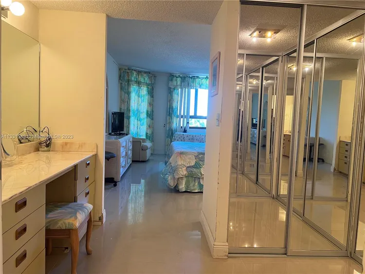 Key Colony IV Botanica #371 image #9