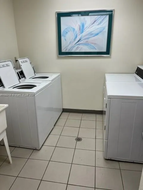 Biscayne Cove #1206 image #17