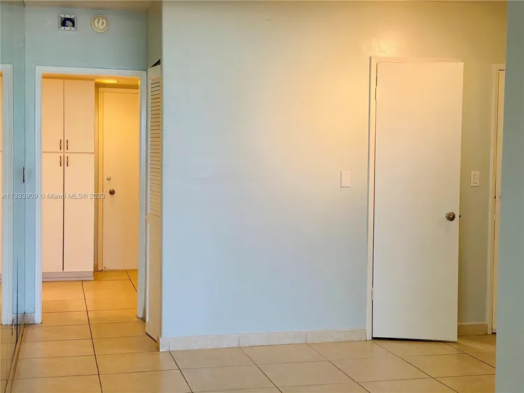 Carriage Club North #220 image #16