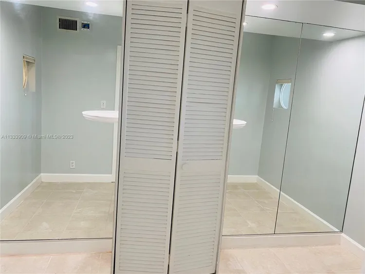 Carriage Club North #220 image #22