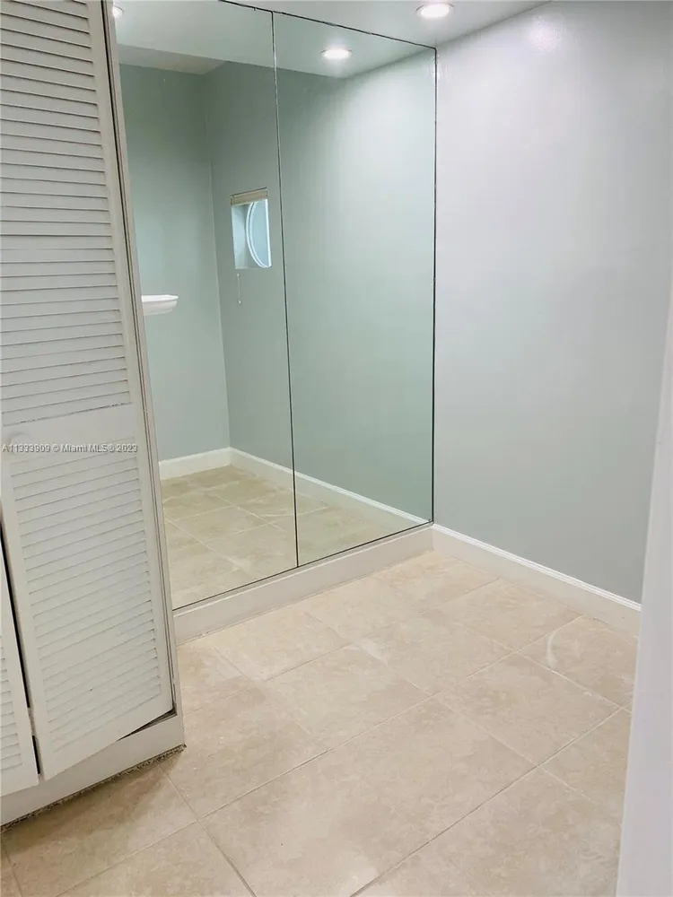 Carriage Club North #220 image #23