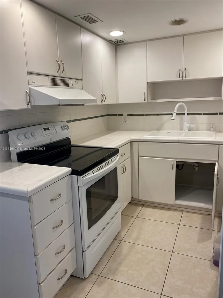 Carriage Club North #220 image #28