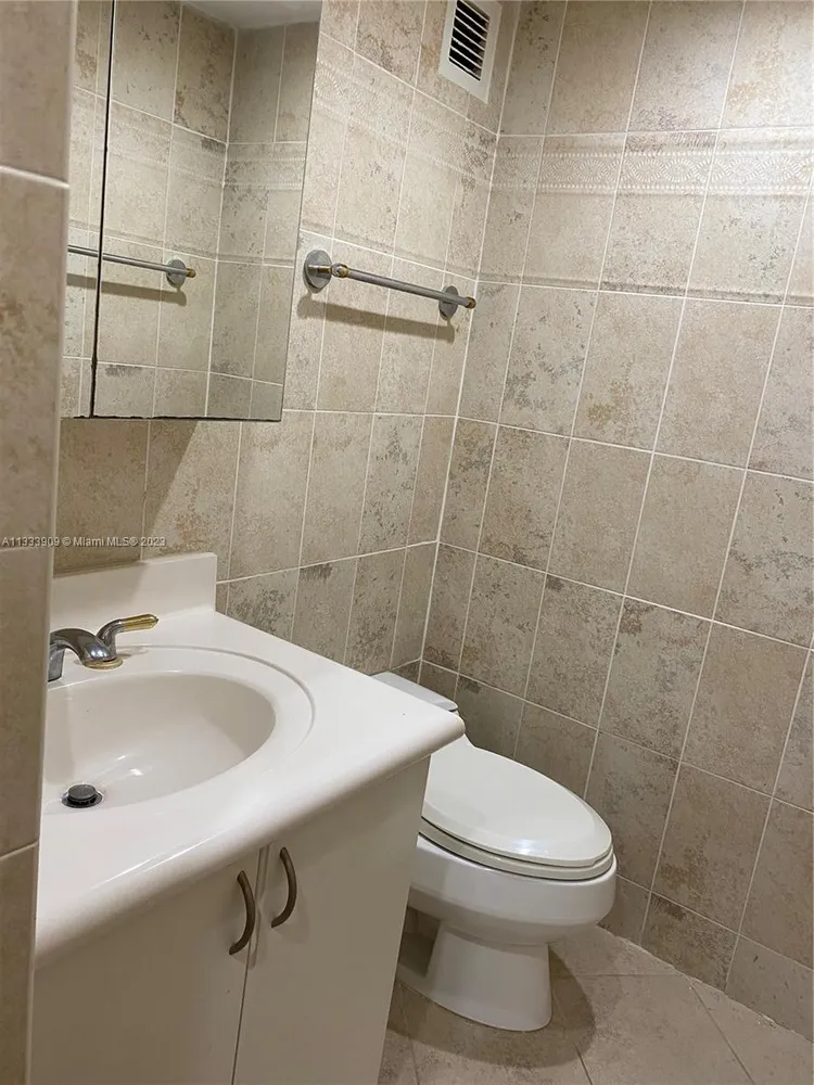 Carriage Club North #220 image #32