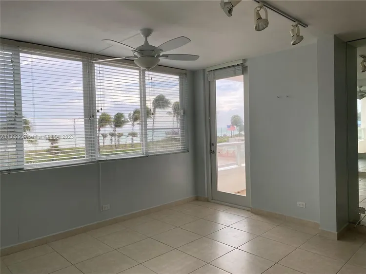 Carriage Club North #220 image #8