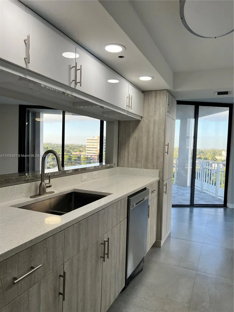 Towers of Quayside Condo #2 #1001 image #9