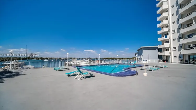 Bayshore Yacht Tennis Club #509 image #15