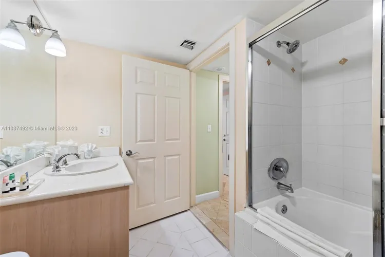 The Mutiny #1003 image #20