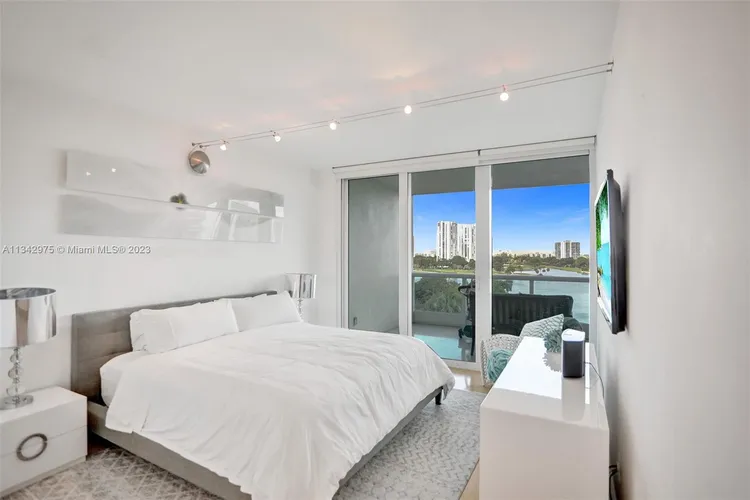 Porto Vita North Tower #902 image #40